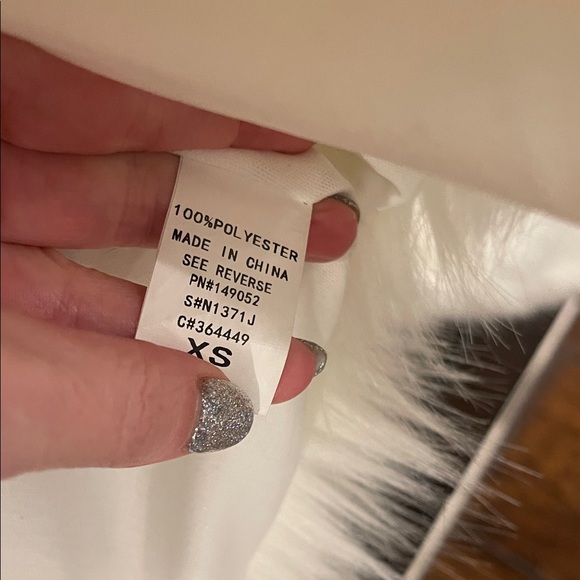 Fashion Nova Cream Faux Fur Coat- cropped - Picture 4 of 4